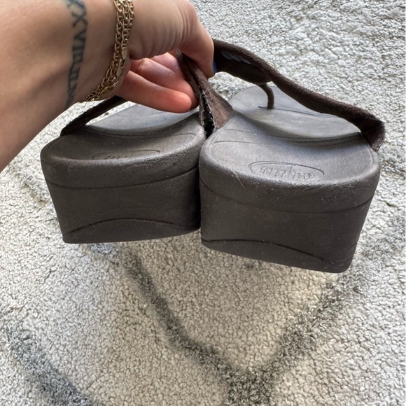 Fitflop Lottie Sandals Thong Flip Flop Bronze brown metallic slip on wedge 9 - Picture 11 of 12